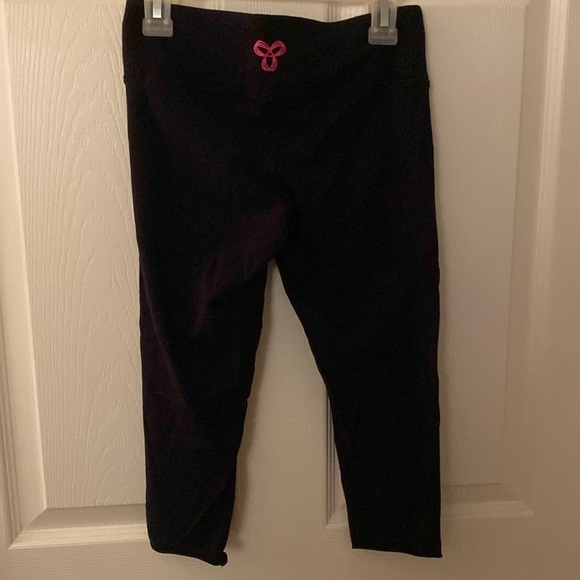 Black TNA cropped leggings - Picture 2 of 3
